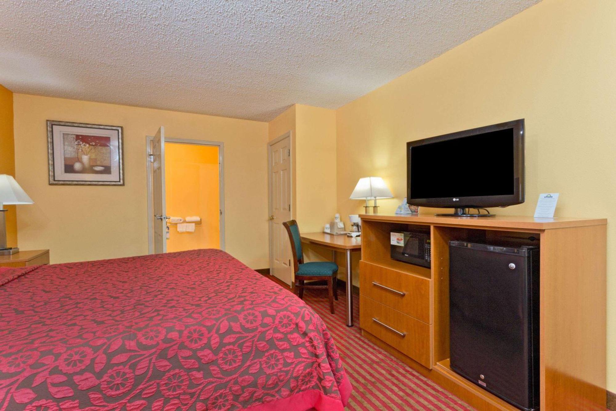 Days Inn By Wyndham Франклин Экстерьер фото
