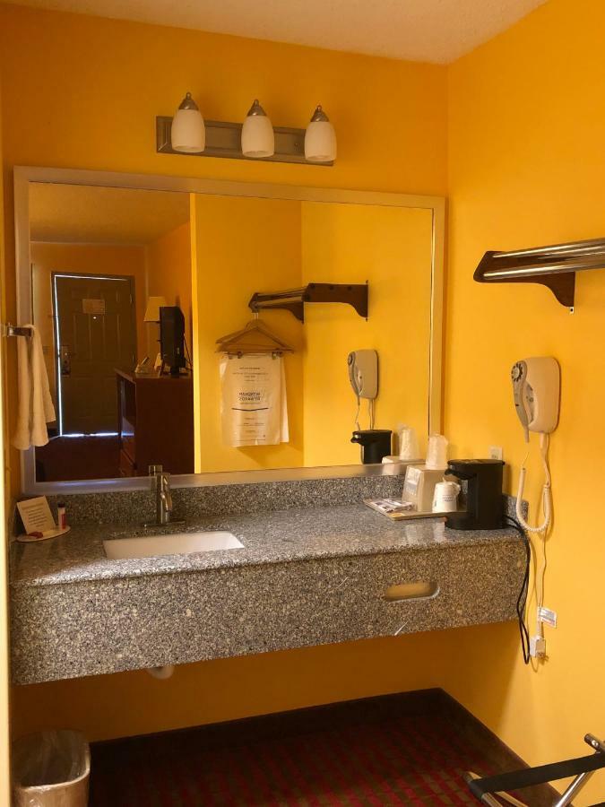 Days Inn By Wyndham Франклин Экстерьер фото